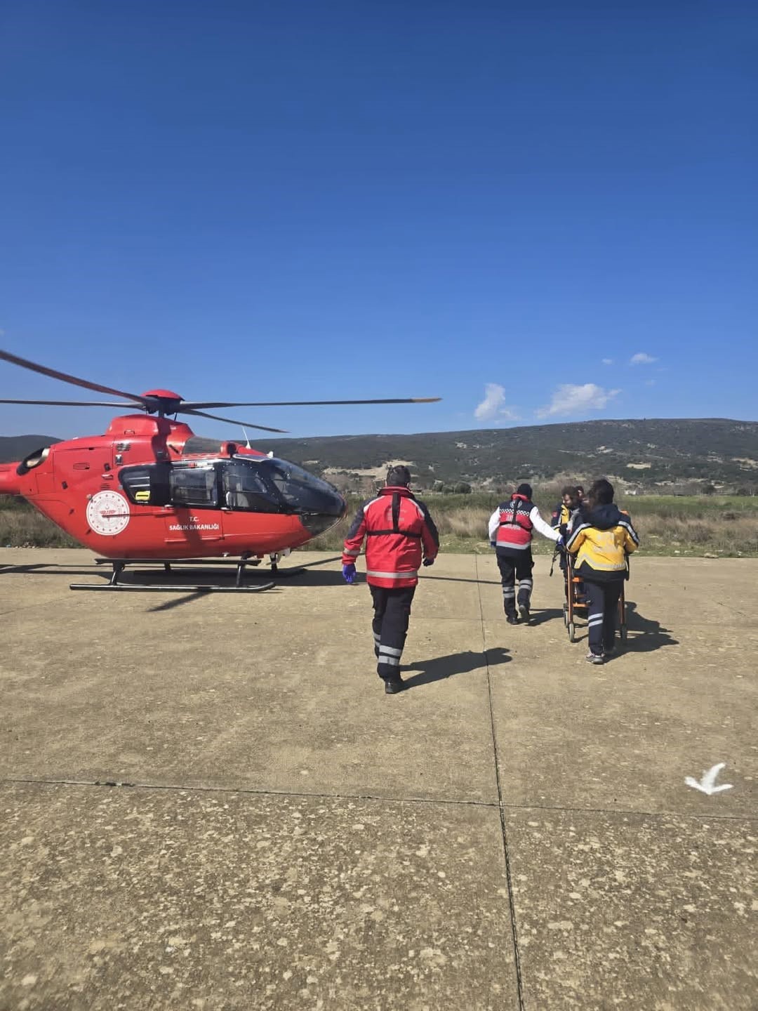 gokceadada rahatsizlanan hasta helikopter ambulansla canakkaleye sevk edildi 0 y6jpqsRc
