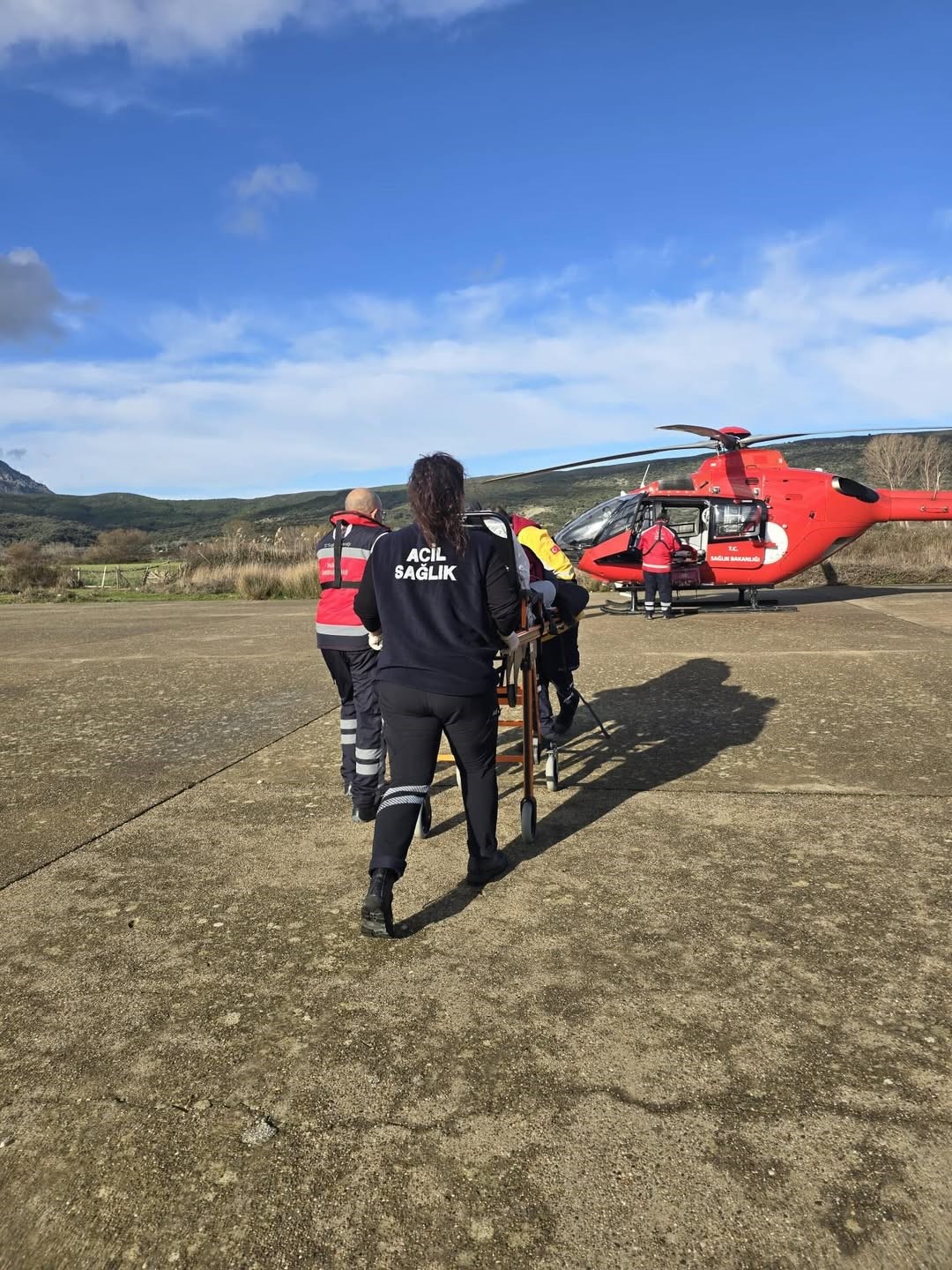gokceadada rahatsizlanan hasta helikopter ambulansla canakkaleye sevk edildi 0 yYqQsXX6