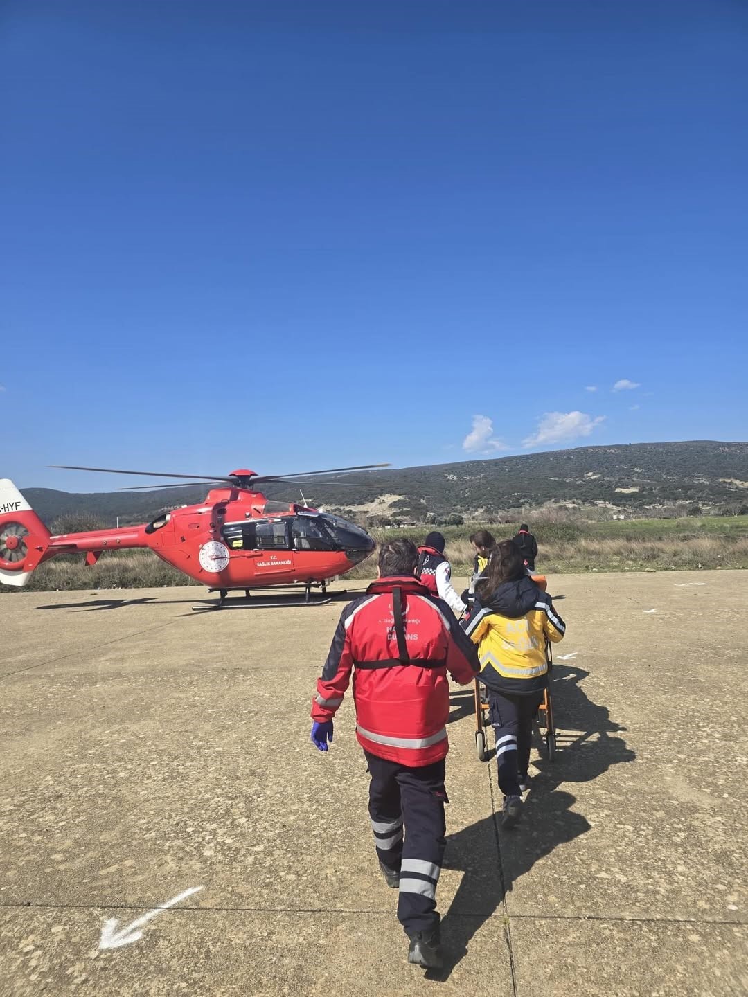 gokceadada rahatsizlanan hasta helikopter ambulansla canakkaleye sevk edildi 2 hEaEB1zT