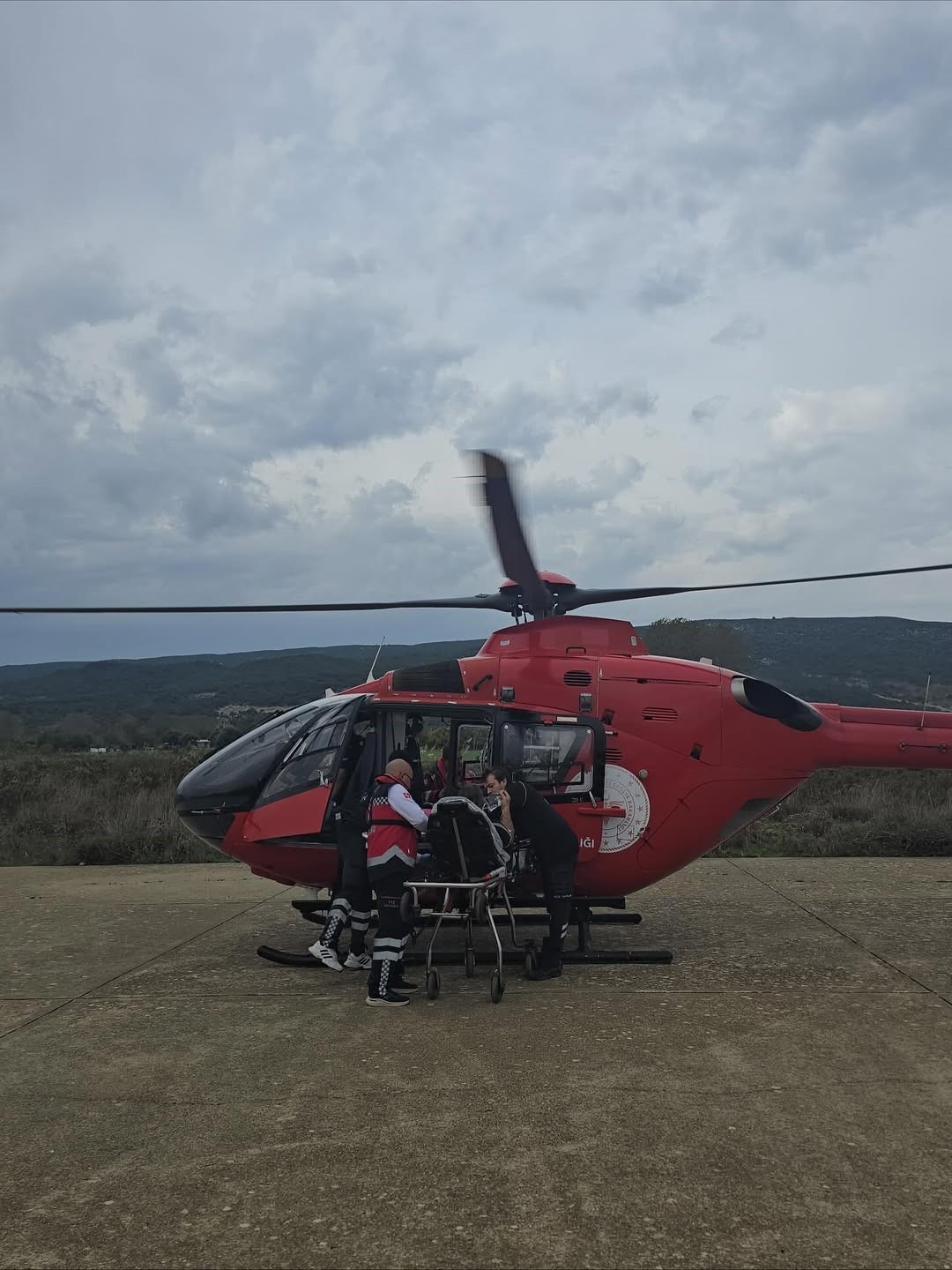 gokceadada rahatsizlanan iki hasta helikopter ambulansla canakkaleye sevk edildi 2 pBBQhmBH