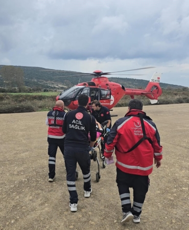 gokceadada-rahatsizlanan-iki-hasta-helikopter-ambulansla-canakkaleye-sevk-edildi-tTWYtWKQ.jpg