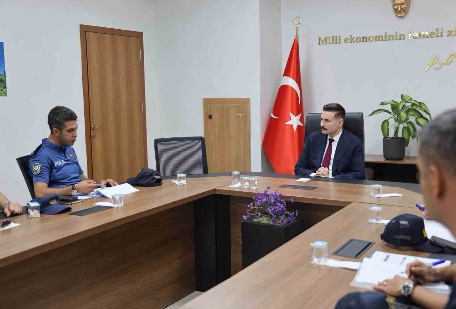 gokceadada turizm sezonu icin genisletilmis guvenlik ve asayis toplantisi gerceklestirildi 1