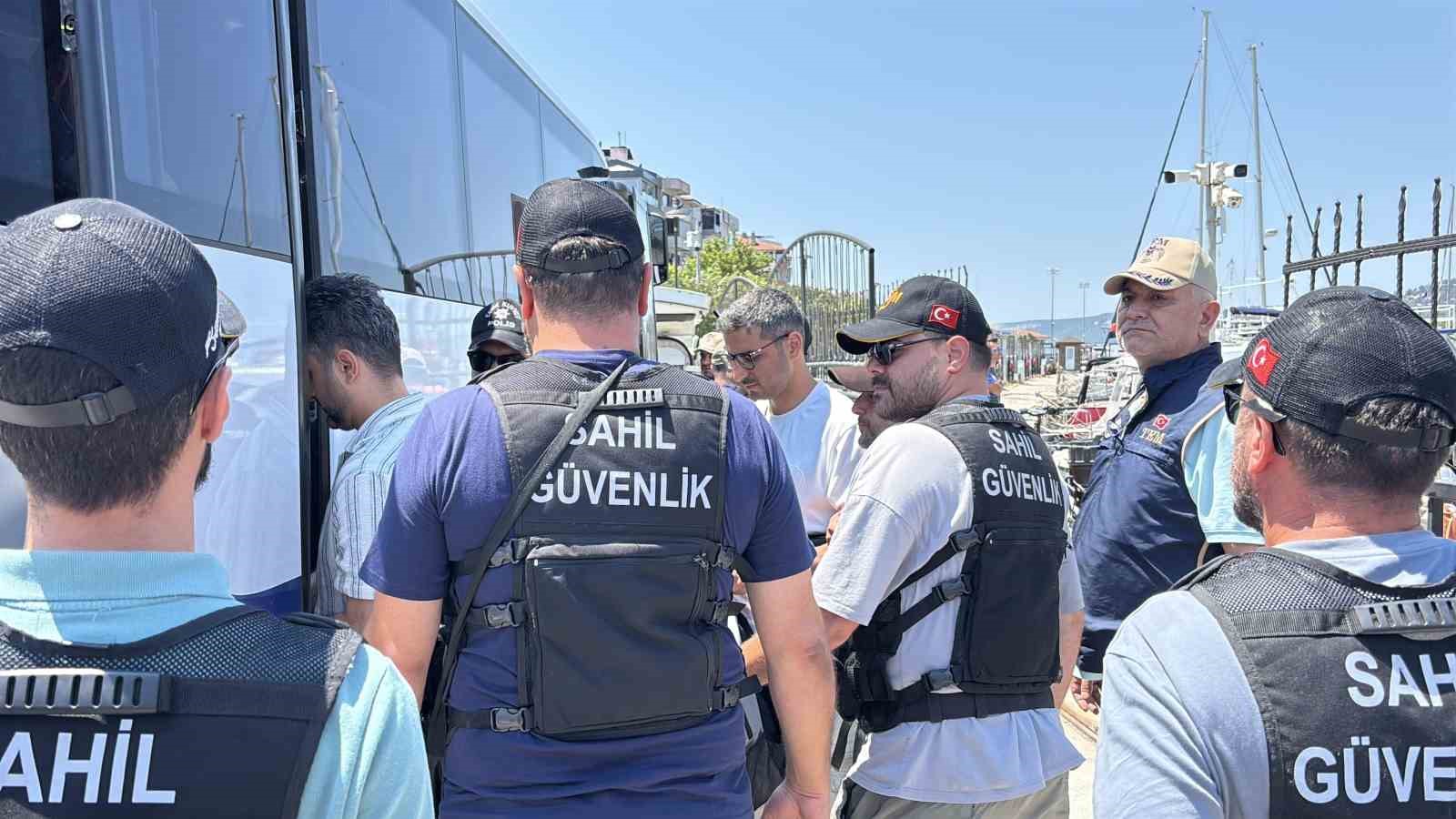 Gökçeada’da yasa dışı yollarla yurt dışına çıkmaya hazırlanan 6 FETÖ şüphelisi yakalandı 4 gokceadada yasa disi yollarla yurt disina cikmaya hazirlanan 6 feto suphelisi yakalandi 0