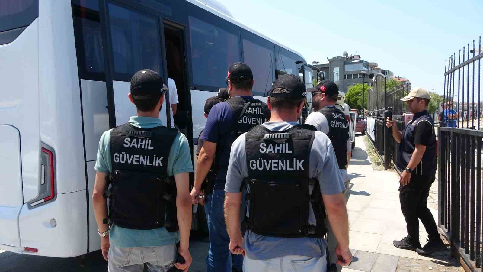 Gökçeada’da yasa dışı yollarla yurt dışına çıkmaya hazırlanan 6 FETÖ şüphelisi yakalandı 6 gokceadada yasa disi yollarla yurt disina cikmaya hazirlanan 6 feto suphelisi yakalandi 2 eAEFBEWw
