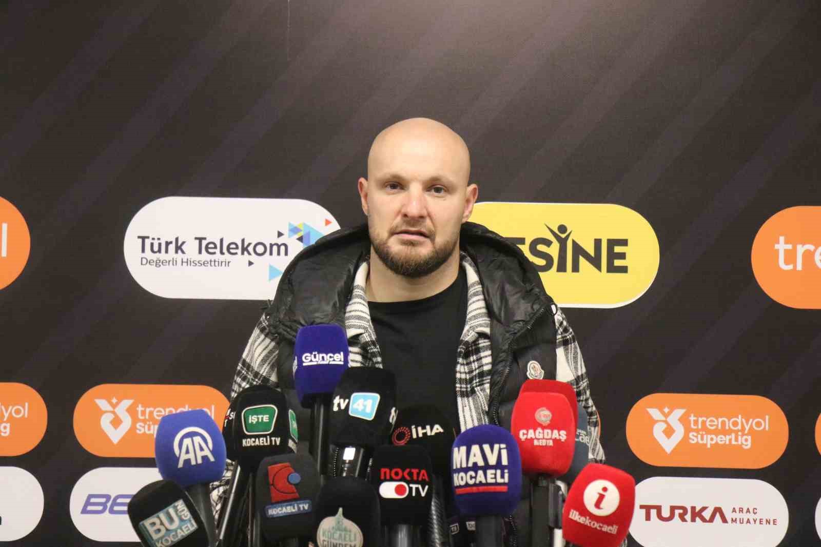 gokhan degirmenci penalti gibi gozukuyor maalesef verilmedi 1 MfyA9kXu