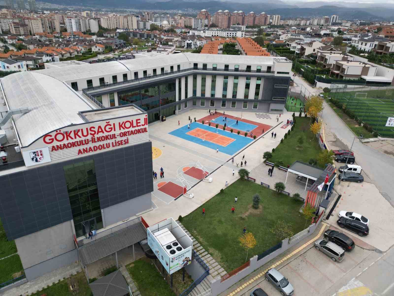 gokkusagi kolejinde cifte gurur 0 YZivqChr