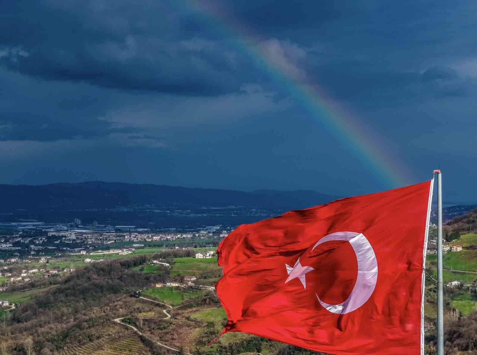 gokkusagi ve turk bayragi ayni karede bulustu 1 6mMubwb7