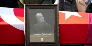 gokmen-ozdenak-icin-stadyumda-toren-duzenlendi-PnH8v8Fk.jpg