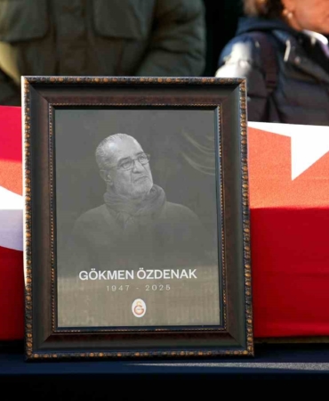 gokmen-ozdenak-icin-stadyumda-toren-duzenlendi-PnH8v8Fk.jpg