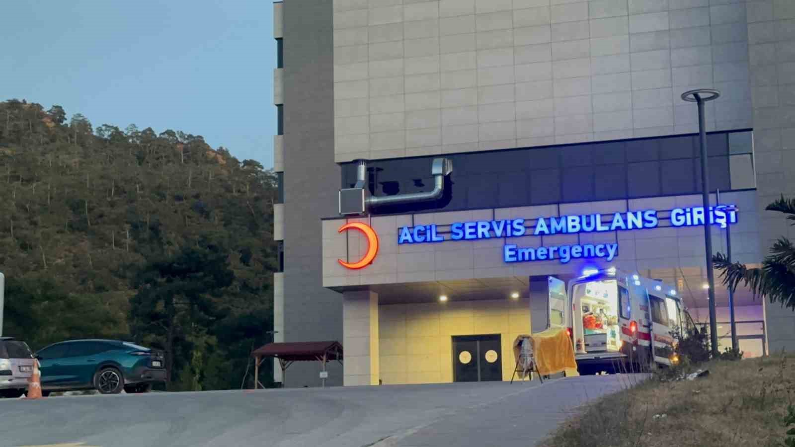 gokova aciklarinda tekne batti 1 olu 1i agir 4 yarali 2