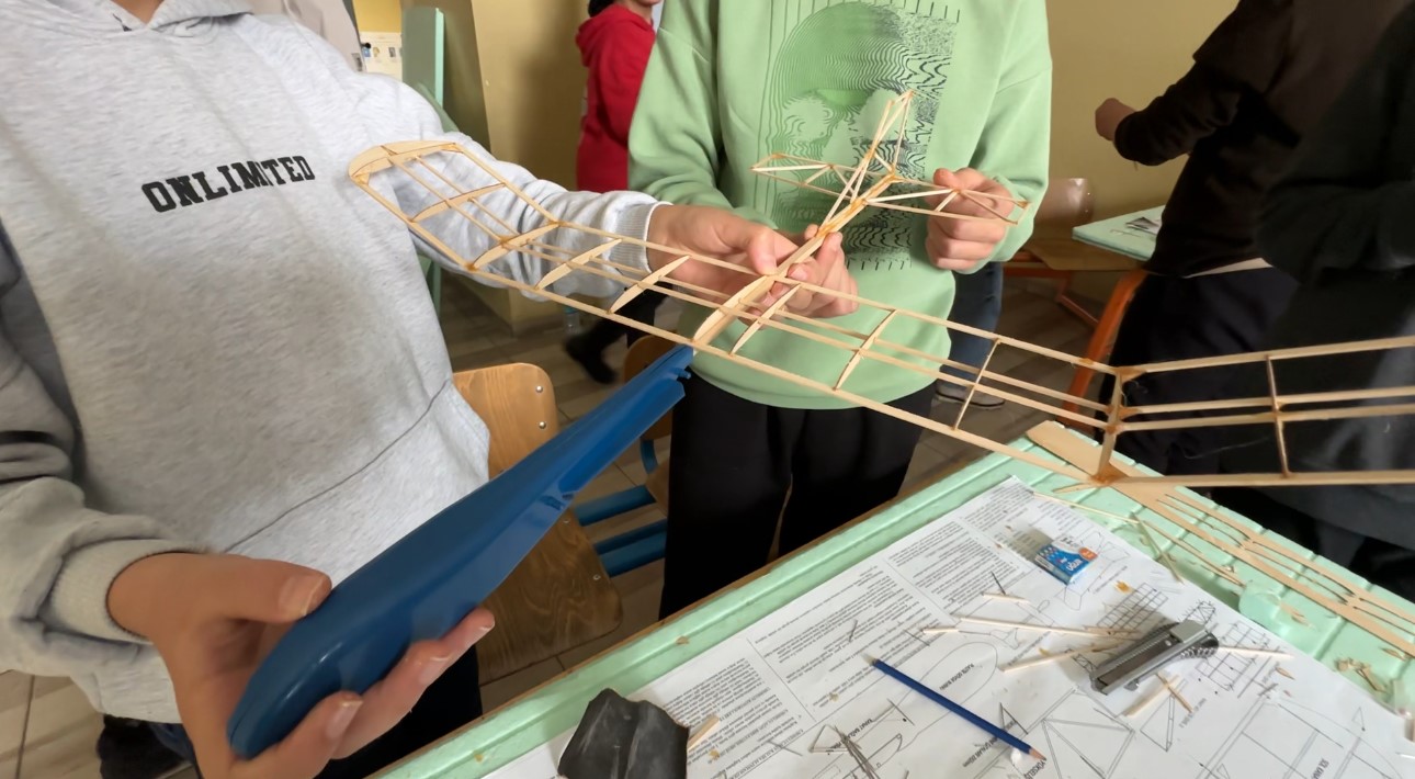 gokyuzu meraklilari model ucakla bulustu 3 EMATZkq1