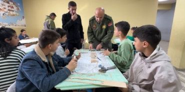 gokyuzu-meraklilari-model-ucakla-bulustu-sAkvQnri.jpg