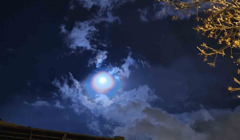 gokyuzunde-gorsel-solen-lunar-corona-goruntulendi-WzPHt7WG.jpg