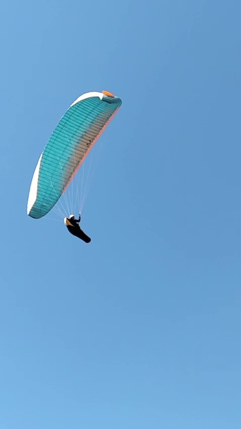 gokyuzunde gulumseten anlar parasutcuyu caya davet etti 1 m4hVngEF
