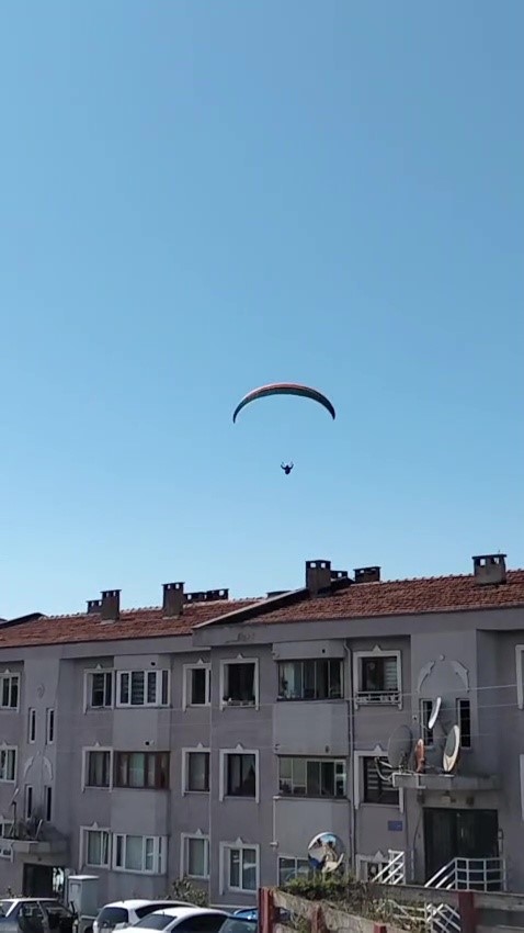 gokyuzunde gulumseten anlar parasutcuyu caya davet etti 4 2b2cGOzW