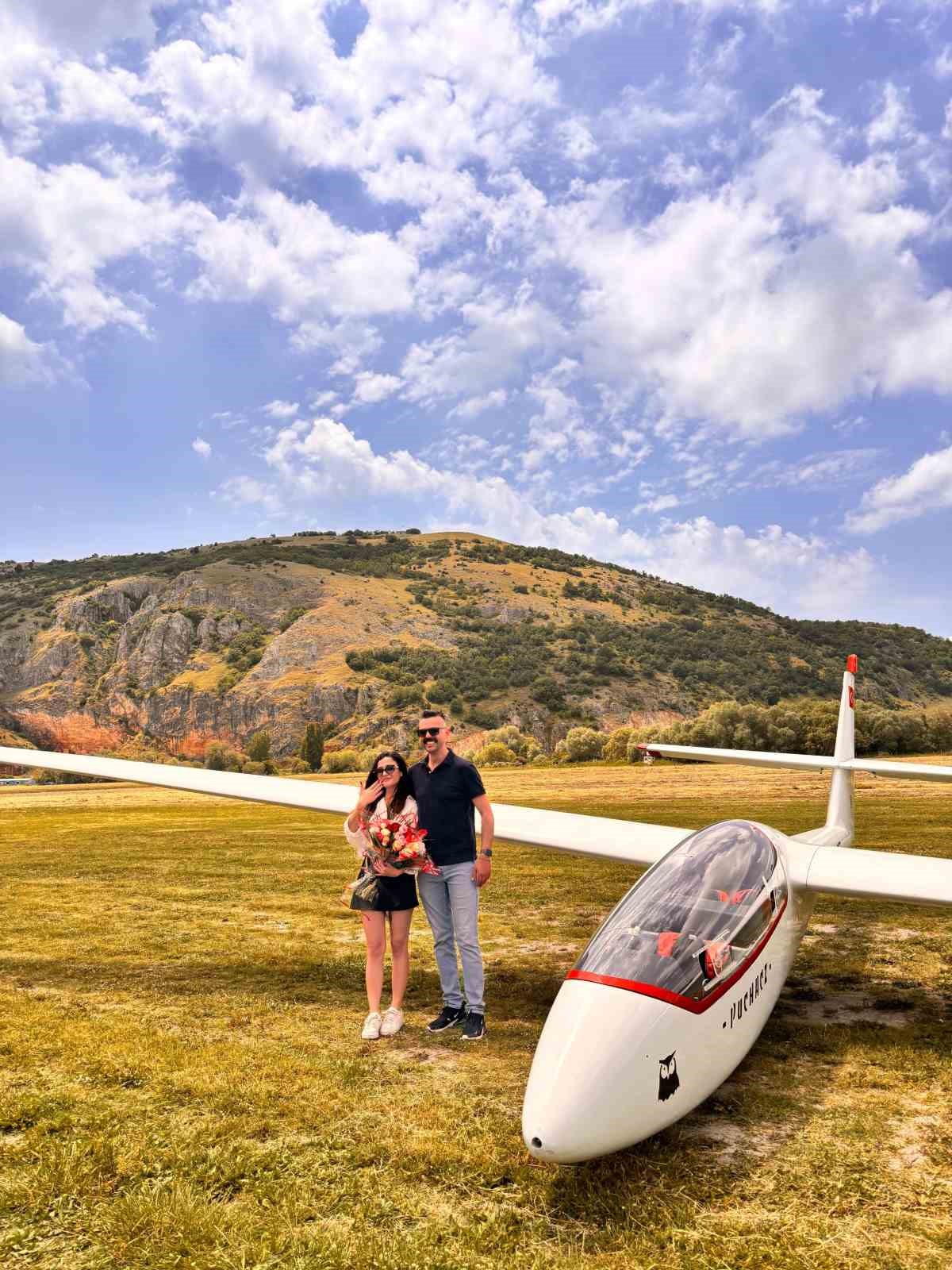 gokyuzunde telsizle evlilik teklifi planorler yan yana geldi o anlar nefes kesti 4 5Zeb1SLf