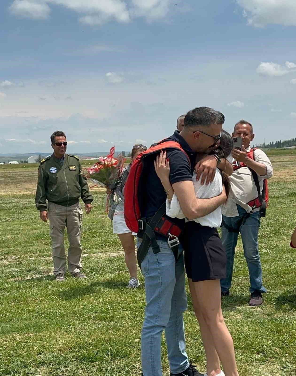 gokyuzunde telsizle evlilik teklifi planorler yan yana geldi o anlar nefes kesti 5 FHyy5CmT