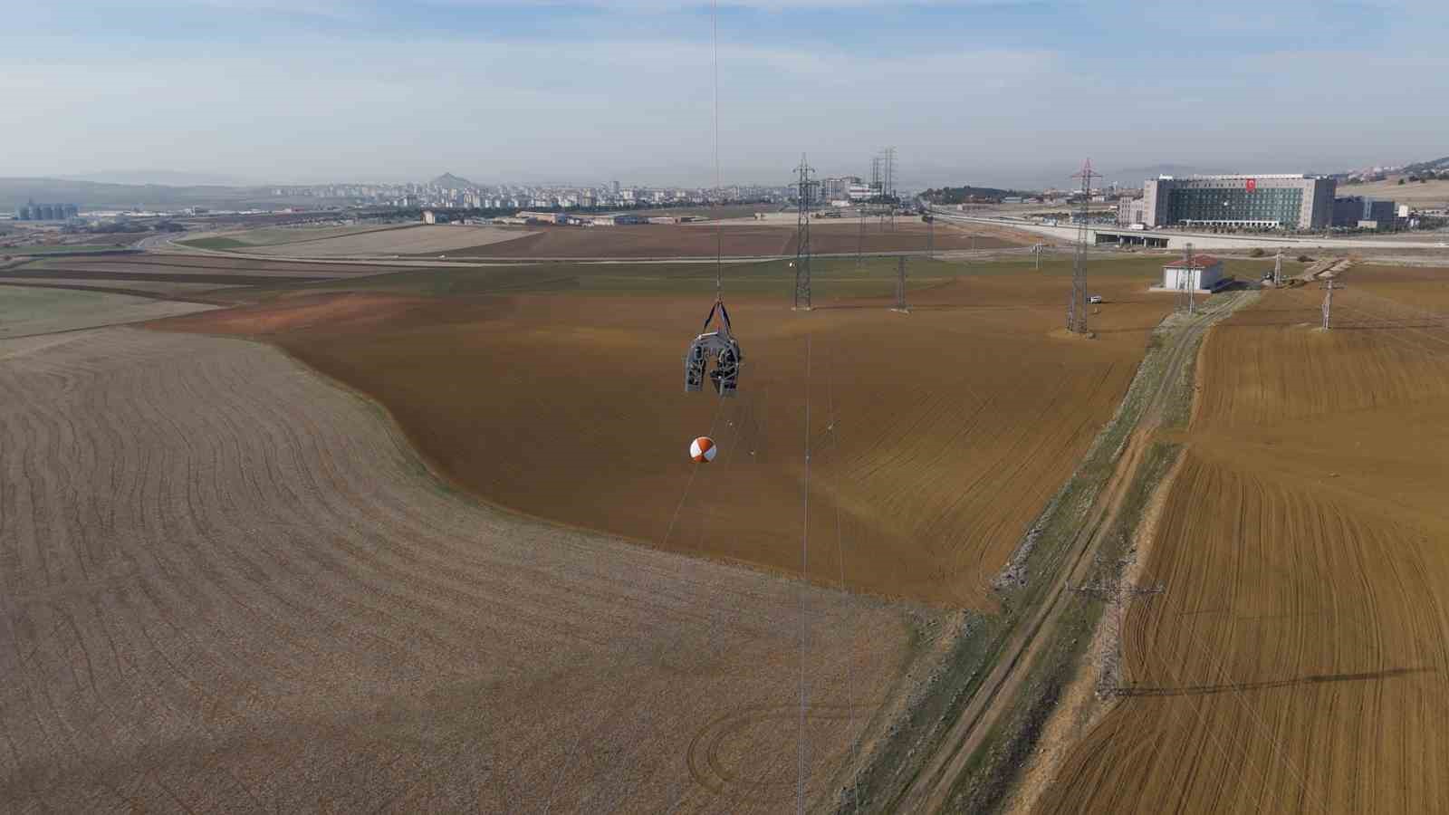 gokyuzunde zorlu mesai teias ekipleri hatlari helikopterle bakimdan geciriyor 0 O8cgSyjd