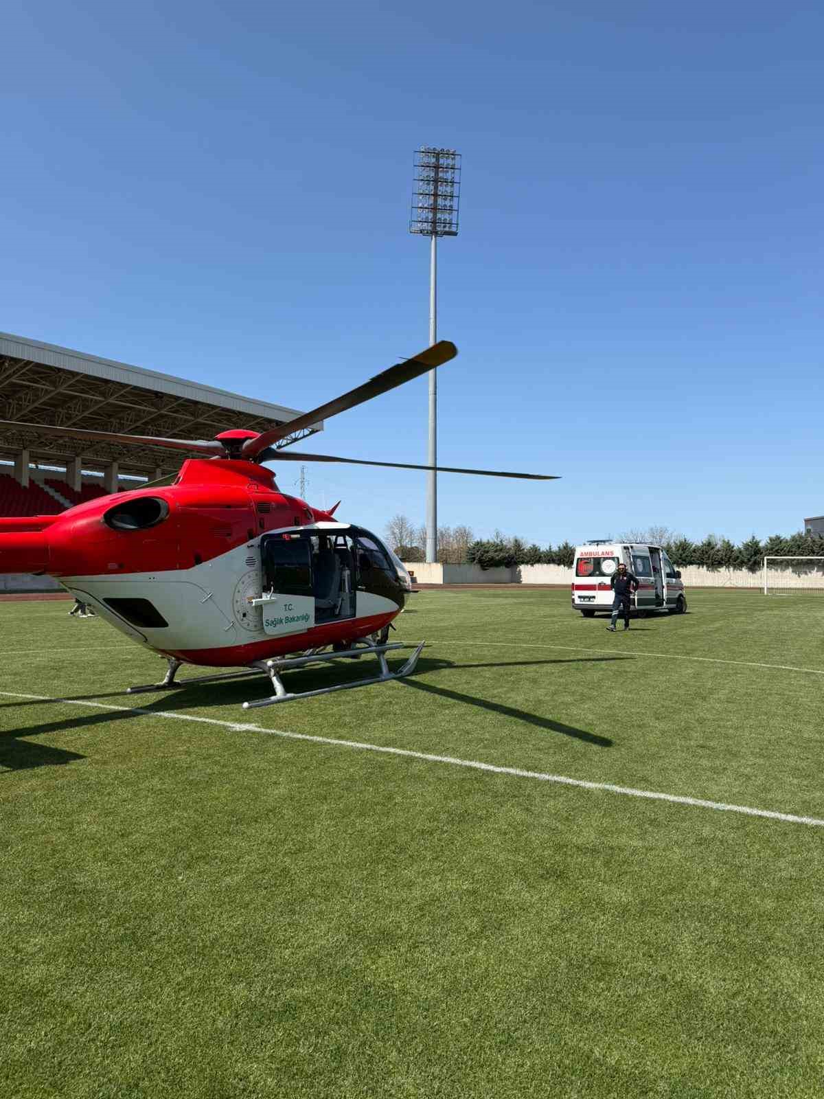 gokyuzunden umut solunum sikintisi yasayan bebek helikopterle tasindi 0 8zIeMcPl