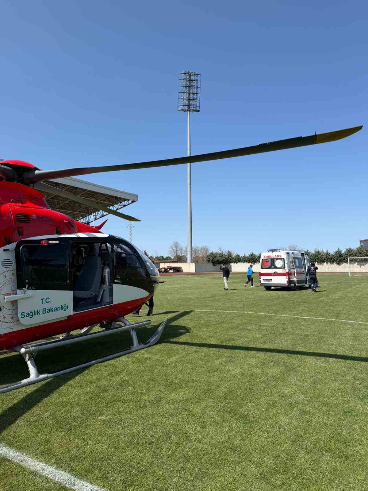 gokyuzunden umut solunum sikintisi yasayan bebek helikopterle tasindi 1 411f32qi