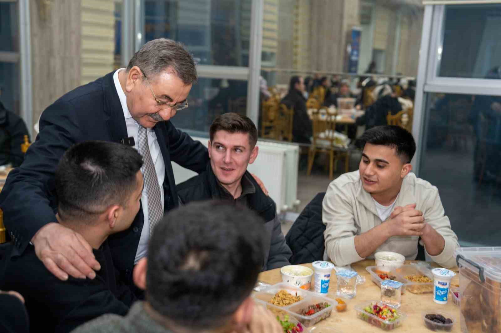 golbasi belediye baskani odabasi ilk iftarini vatandaslarla gerceklestirdi 3 DKPTukKL