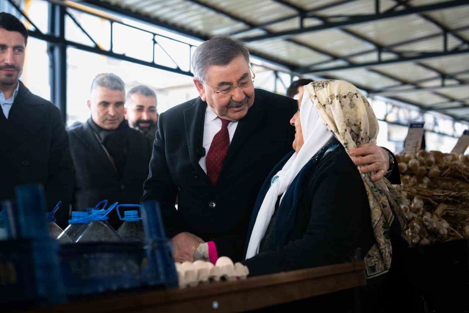 Gölbaşı Belediye Başkanı Odabaşı, semt pazarında esnaf ve vatandaşla buluştu 6 golbasi belediye baskani odabasi semt pazarinda esnaf ve vatandasla bulustu 2 dhIj1CPp