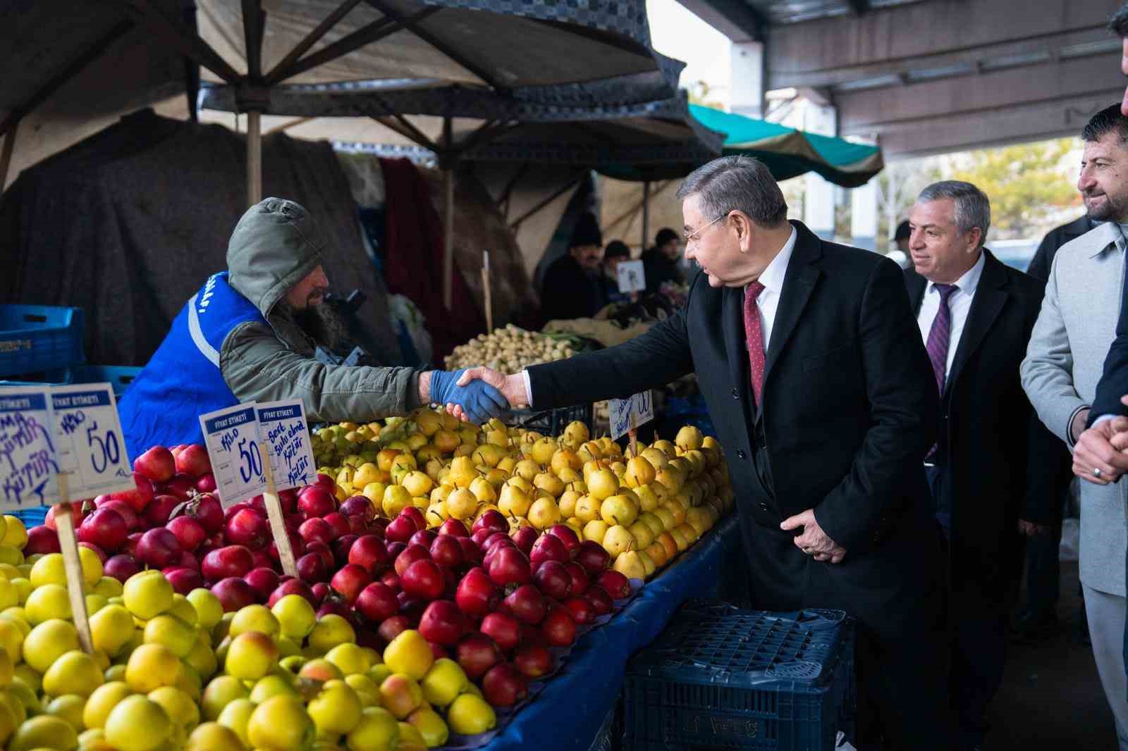 Gölbaşı Belediye Başkanı Odabaşı, semt pazarında esnaf ve vatandaşla buluştu 7 golbasi belediye baskani odabasi semt pazarinda esnaf ve vatandasla bulustu 3