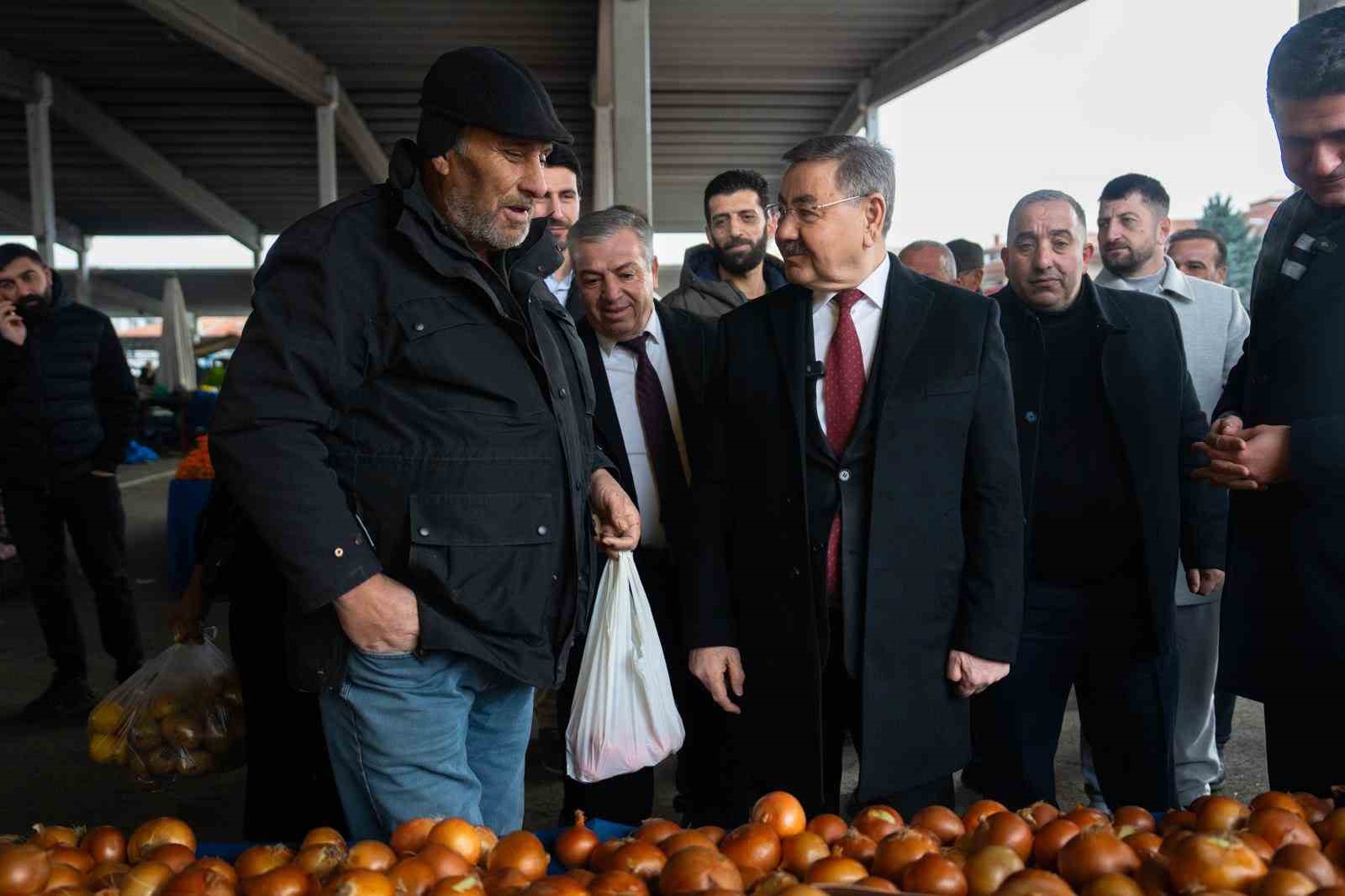 Gölbaşı Belediye Başkanı Odabaşı, semt pazarında esnaf ve vatandaşla buluştu 8 golbasi belediye baskani odabasi semt pazarinda esnaf ve vatandasla bulustu 4 is4f3z9a