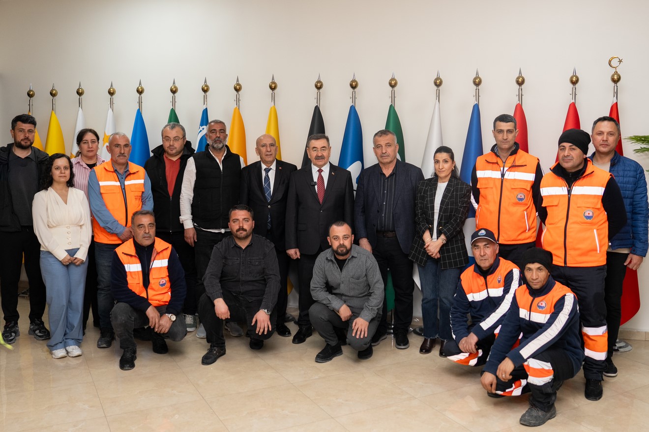Gölbaşı Belediye Başkanı Odabaşı, vatandaş ve personelle bayramlaştı 5 golbasi belediye baskani odabasi vatandas ve personelle bayramlasti 1 hSbeL4gI