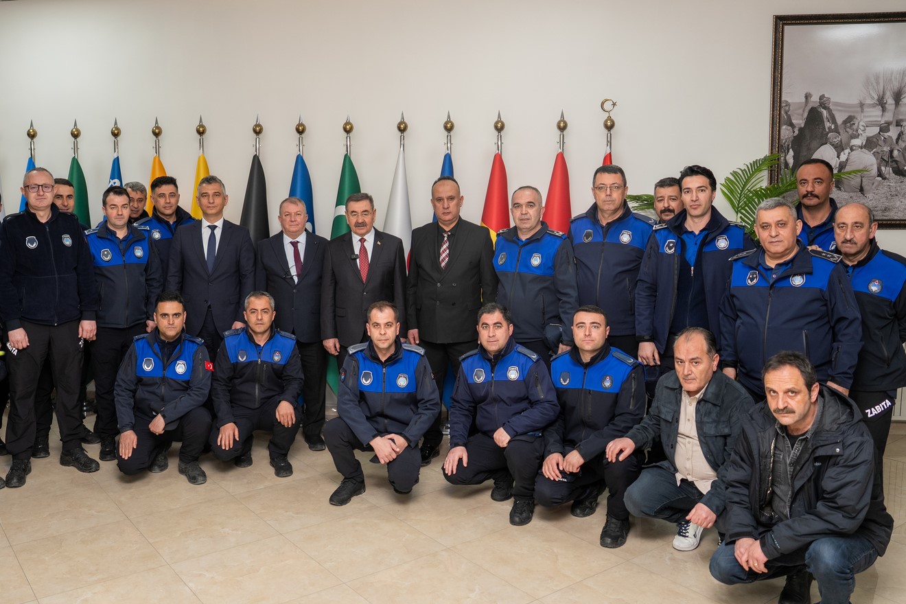 Gölbaşı Belediye Başkanı Odabaşı, vatandaş ve personelle bayramlaştı 7 golbasi belediye baskani odabasi vatandas ve personelle bayramlasti 3