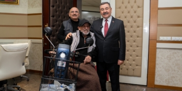 golbasi-belediye-baskani-odabasi-vatandas-ve-personelle-bayramlasti-YGvi1JVz.jpg