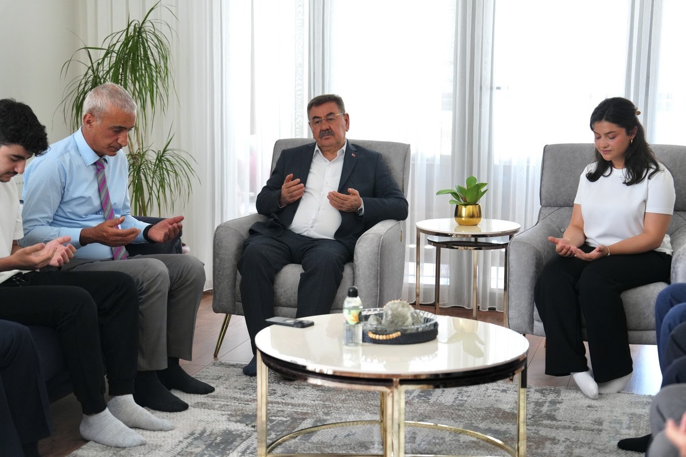 Gölbaşı Belediye Başkanı Odabaşı’ndan şehit ailelerine ziyaret 9 golbasi belediye baskani odabasindan sehit ailelerine ziyaret 5 EvZOuQDg