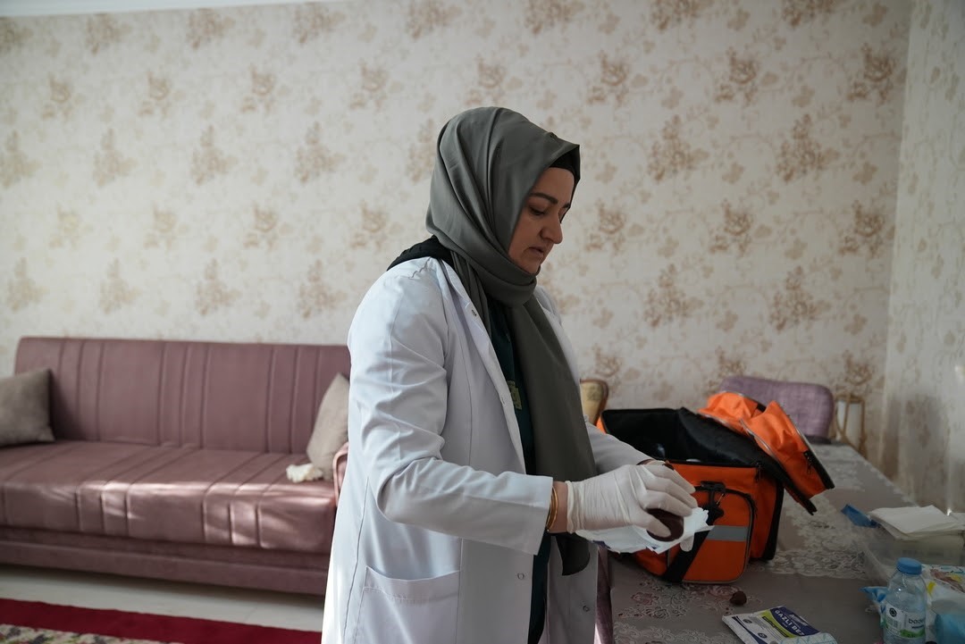 golbasi belediyesi bakima muhtac vatandaslarin yaninda olmaya devam ediyor 2 ZCwIIaR6