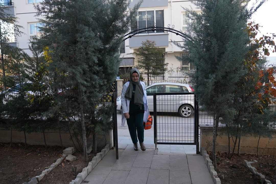 golbasi belediyesi bakima muhtac vatandaslarin yaninda olmaya devam ediyor 3 OCM9TYyh