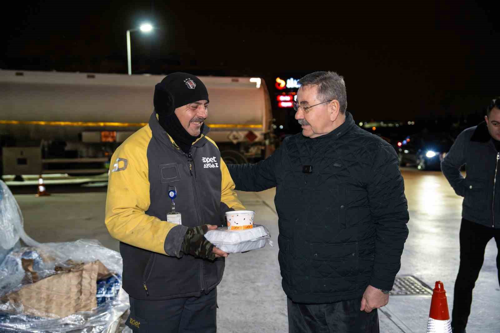 golbasi belediyesinden vatandaslara sahurluk ikrami 2 9gwSFO86