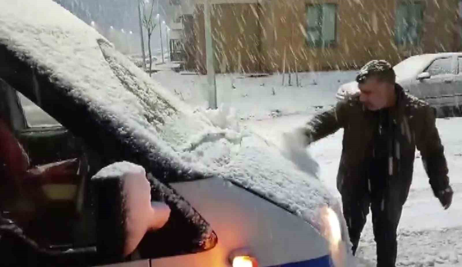 golbasi ilcesinde yogun kar yagisi 1 jTLGb2PY