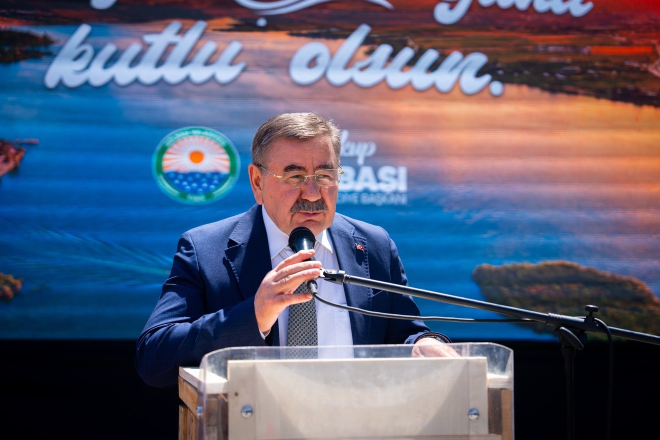 golbasinda cevre senligi renkli goruntulere sahne oldu 0 i4cMjGsv