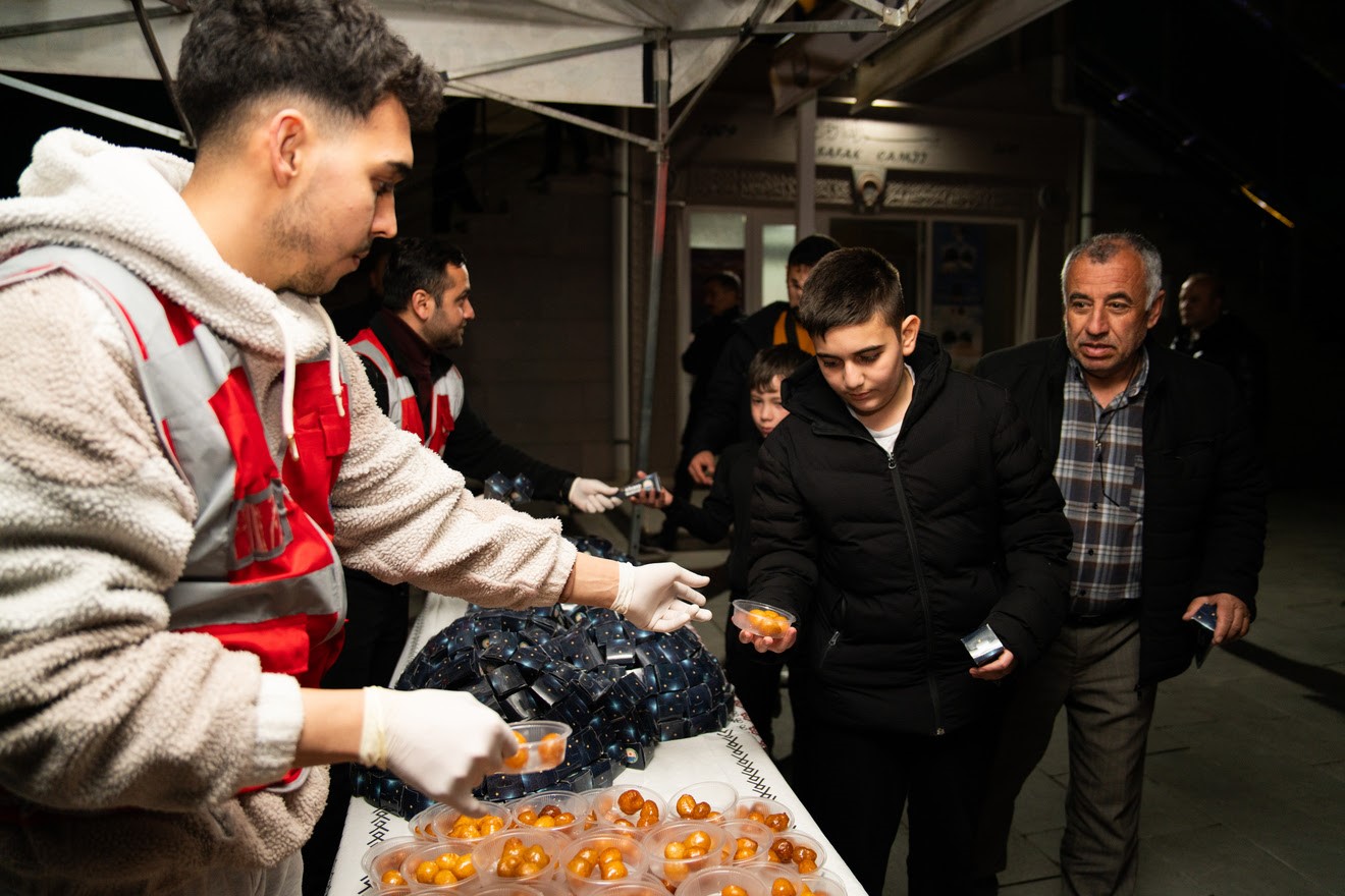 golbasinda kadir gecesinde dualar semaya yukseldi 4 BDJXa5rQ