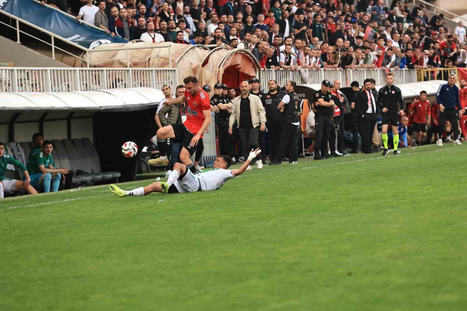 golcukspor 5 yil aradan sonra 3 tff lige yukseldi 10 UivVbEt8