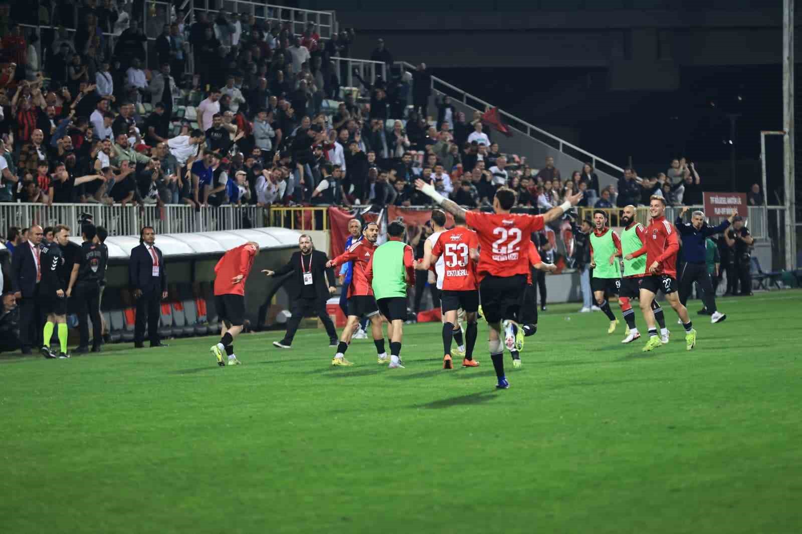 golcukspor 5 yil aradan sonra 3 tff lige yukseldi 6 4fHievw7