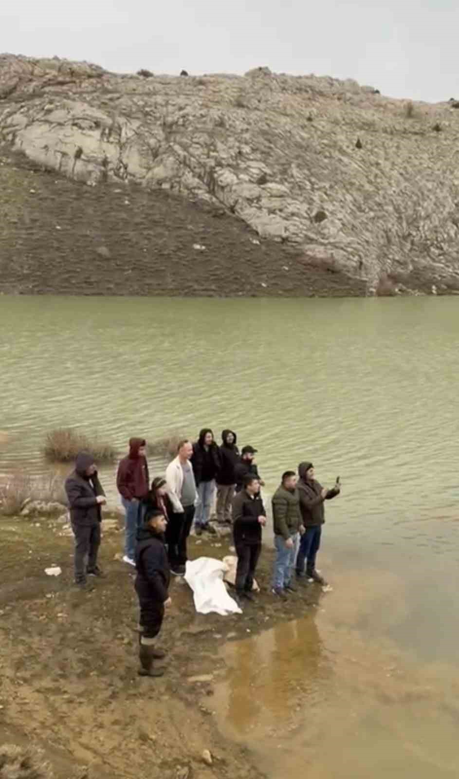 gole donen yayla yolundan botla gecip koylerine gittiler 2 S9VqbZMy