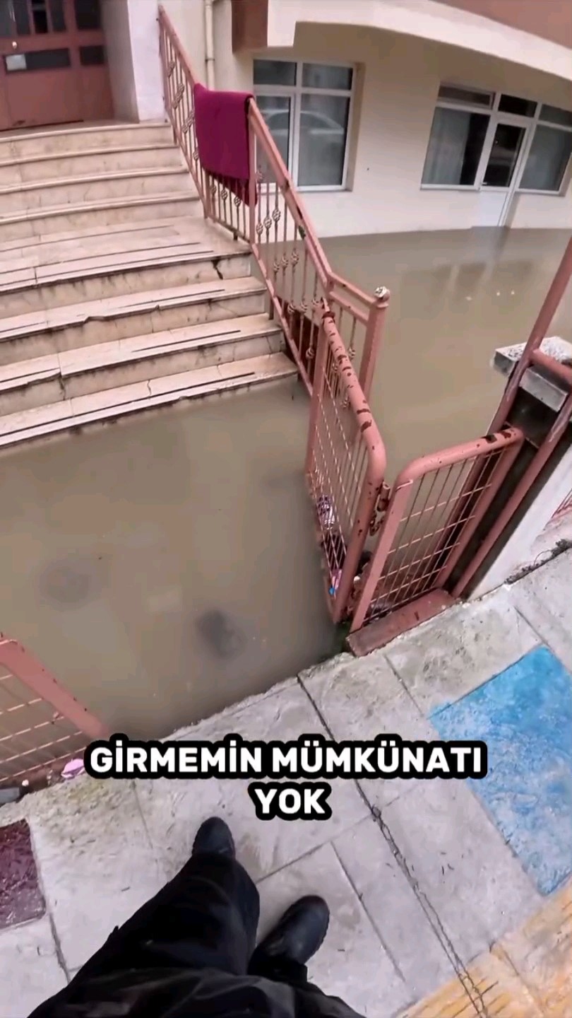 gole donen yollarda direksiyon basindaki motokurye yasadiklarini kayda aldi 4 lXkynjdL
