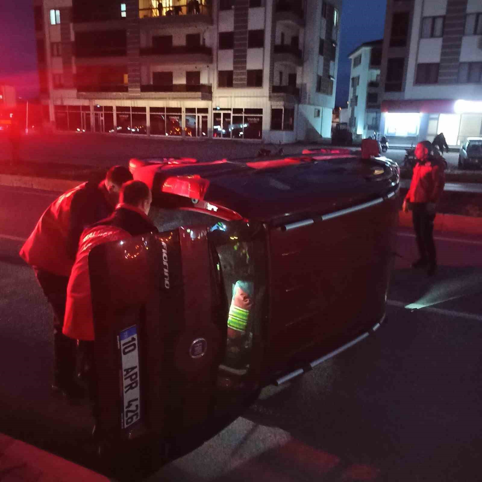 gomecte devrilen ticari aractaki 1 kisi yaralandi 2