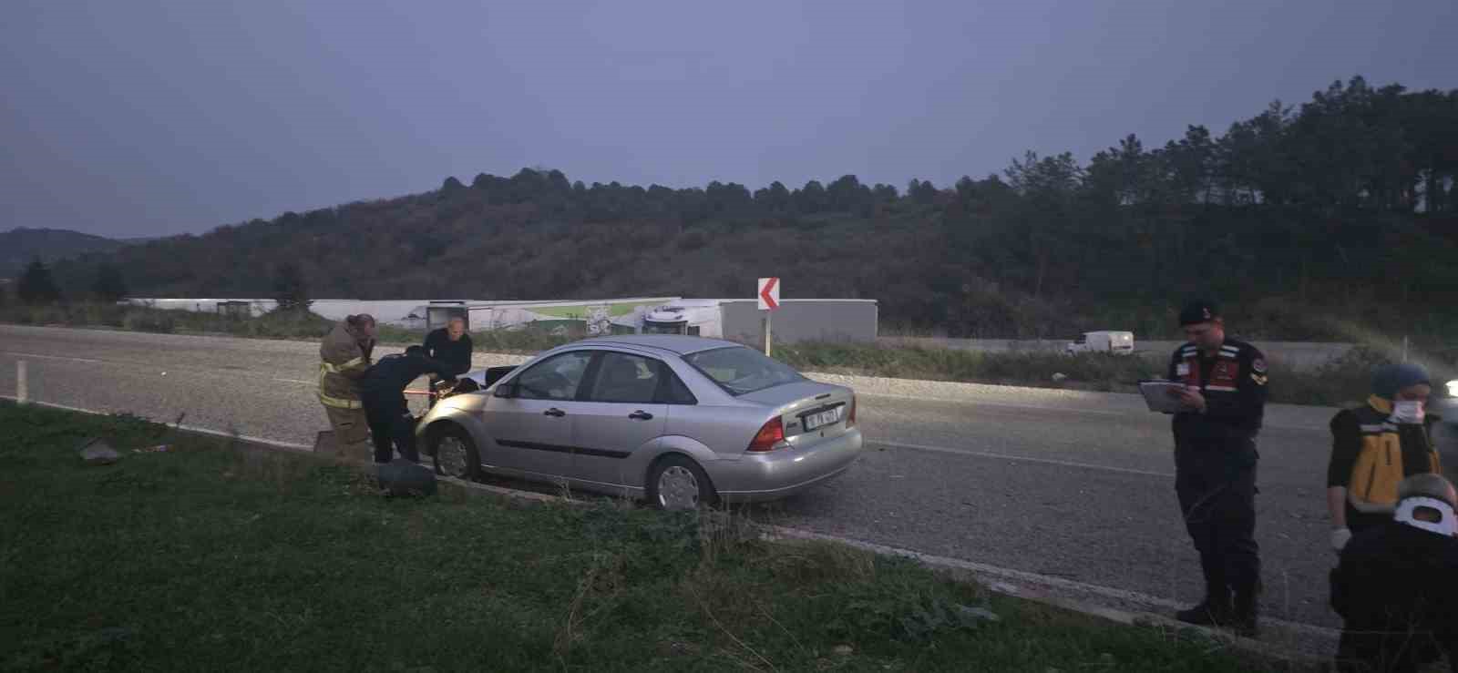 gonen bandirma kara yolunda iki arac carpisti 3 yarali 0 zmEGtqcj