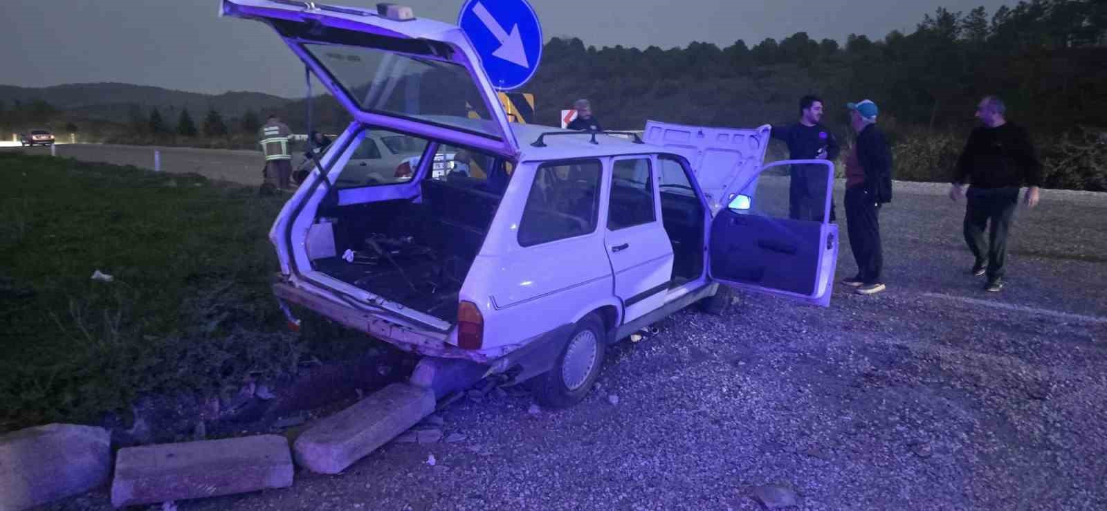gonen bandirma kara yolunda iki arac carpisti 3 yarali 1