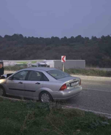 gonen-bandirma-kara-yolunda-iki-arac-carpisti-3-yarali-GTXYGE94.jpg