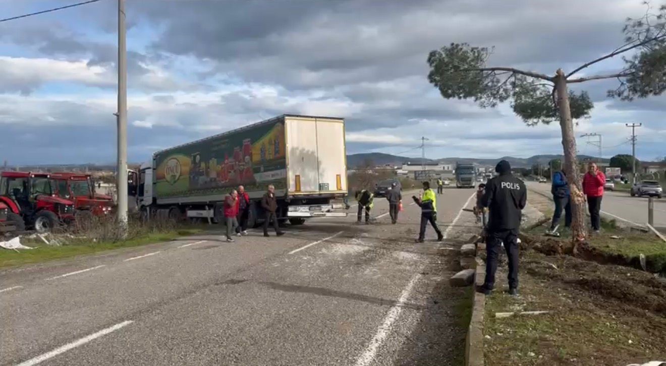 gonen bandirma yolunda kontrolden cikan tir sarampole savruldu 1