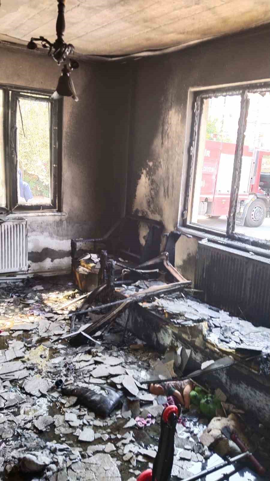 gonende bir evde cikan yangin hasara neden oldu 0 q12effus