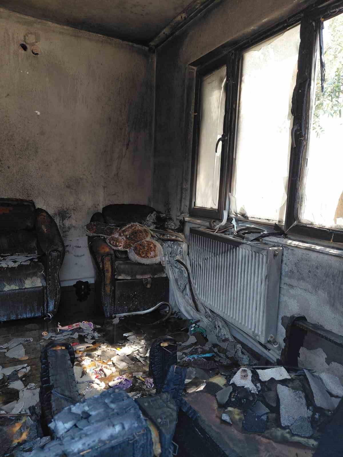 gonende bir evde cikan yangin hasara neden oldu 4 6BvnKRm4