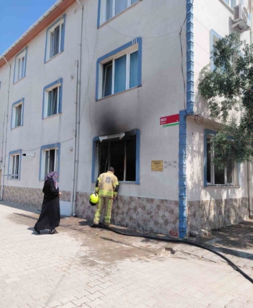 gonende-bir-evde-cikan-yangin-hasara-neden-oldu-rLLiBuna.jpg